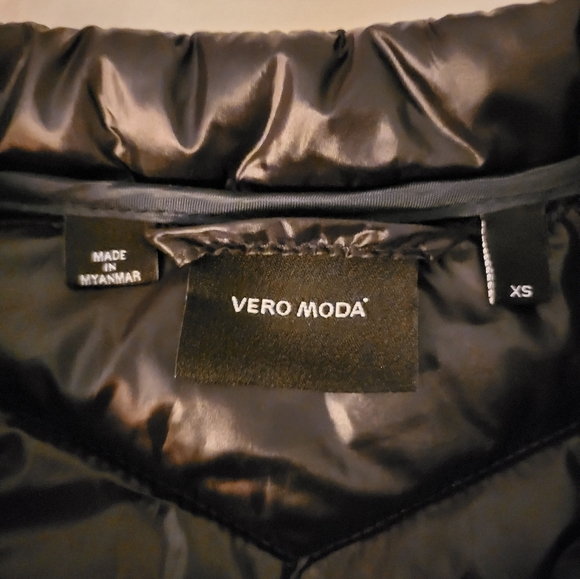 Vero Moda Puffer Jacket - Picture 3 of 3